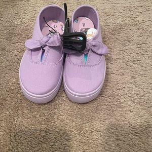 Girls Canvas sneakers brand new